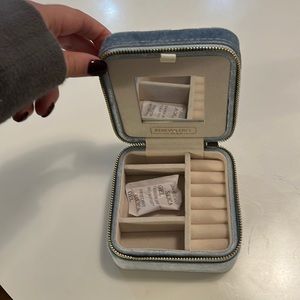 Travel jewelry box